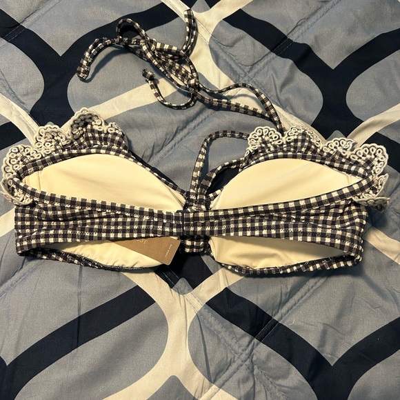 J Crew NWT ruffle bandeau bikini top in textured gingham. Size S. Navy & white. - Picture 3 of 4